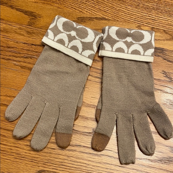 COACH Signature C Wool Touch Gloves. 
Tan/Cream. 51% WOOL GUC - Picture 1 of 7